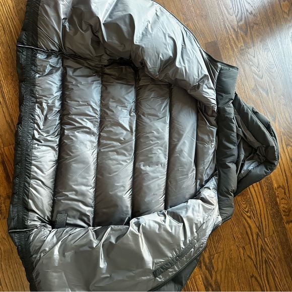 Uniqlo Men’s XL Powder Soft Down Puffer Jacket Black Hooded Like New - Picture 10 of 17